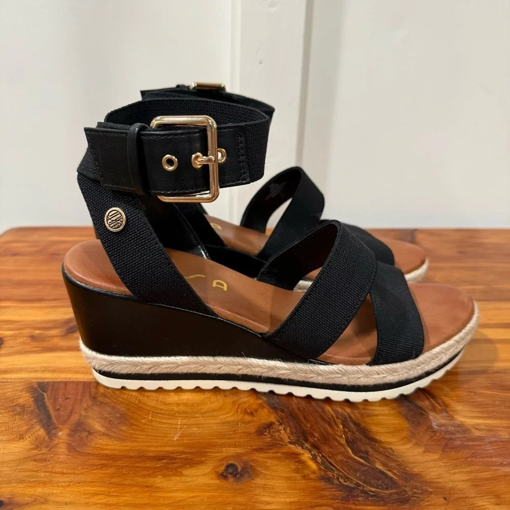 Unisa Unpayge Payge Black Espadrille Strappy Sandals